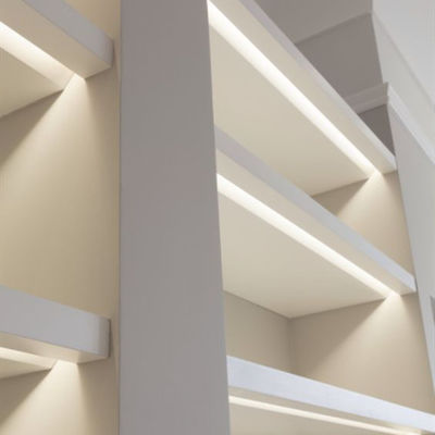 Van het het Kabinetsplafond van de keukenbar van de de Randverlichting van de Strookalu de Vormkanaal In een nis gezet Drywall van U Pleister